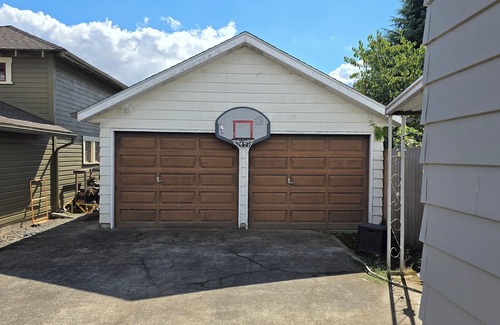 Albany House | Charming and spacious 2-bedroom house with AC, WiFi in delightful Albany