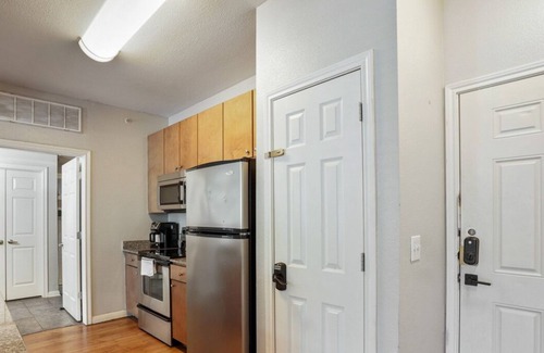 West Campus Apartment | Charming and Spacious Apt in Austin with a Pool!