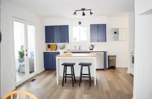Irondale Cottage | Charming and spacious, 4 bed, 2 bath, lakefront cottage