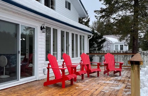 Irondale Cottage | Charming and spacious, 4 bed, 2 bath, lakefront cottage