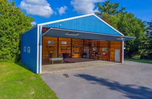 Irondale Cottage | Charming and spacious, 4 bed, 2 bath, lakefront cottage