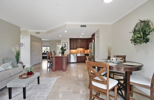 Holmes Beach Condo | Charming Anna Maria Island Condo - Short Walk To The Beach - Shell Yeah