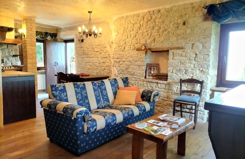 Penna San Giovanni Apartment | Charming apartment in Villa in the hills.