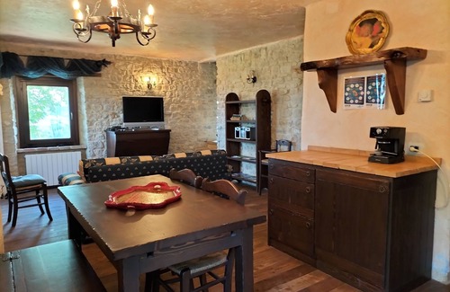 Penna San Giovanni Apartment | Charming apartment in Villa in the hills.