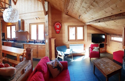 Saint-Marcel Cottage | Charming apartment in a chalet in the heart of the 3 Valleys