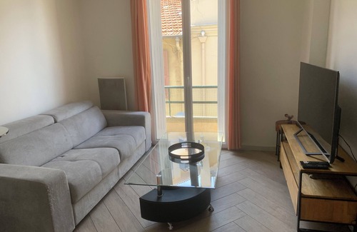 Fabron Apartment | Charming apartment 5 minutes from the beach
