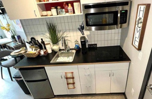 Minor Apartment | Charming apartment in superb Seattle with WiFi, AC