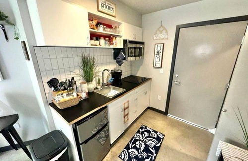 Minor Apartment | Charming apartment in superb Seattle with WiFi, AC