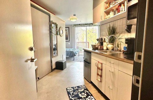Minor Apartment | Charming apartment in superb Seattle with WiFi, AC