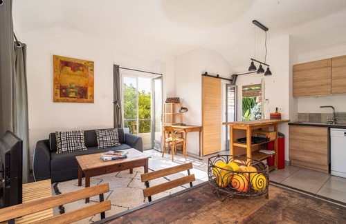 Antibes City Centre Apartment | Charming apartment in town house