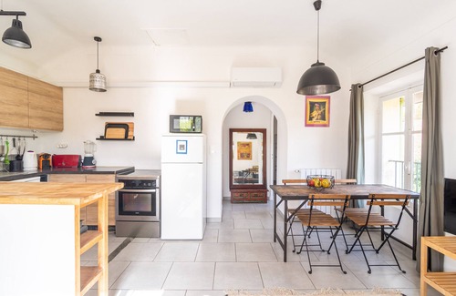 Antibes City Centre Apartment | Charming apartment in town house