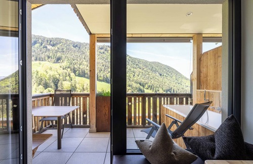 Collepietra Apartment | Charming Apartment “Sonnleiten Sonnenalm” with Mountain View