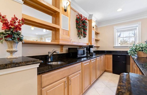 Chantilly Apartment | Charming Apartment Suite, 2 BDR, 1 BATH, Location!