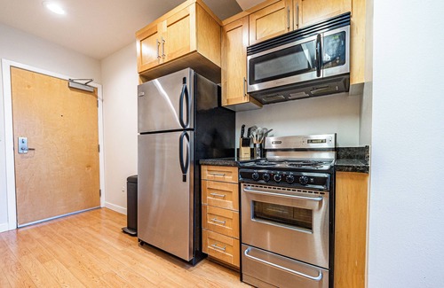 Sawtelle Apartment | Charming apartment in lovely Los Angeles with AC