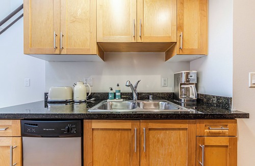 Sawtelle Apartment | Charming apartment in lovely Los Angeles with AC