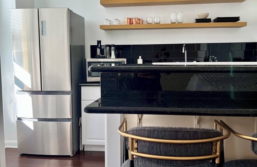 East Village Apartment | Charming apartment with Parking and AC in delightful Long Beach