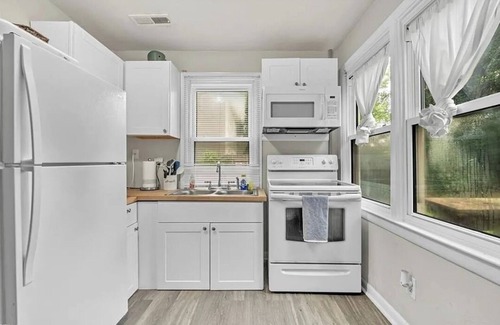 Portsmouth Apartment | Charming apartment with AC and WiFi in beautiful Portsmouth