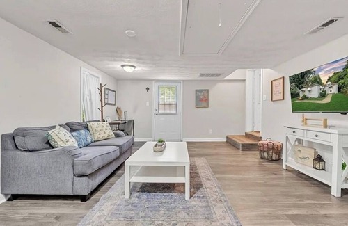 Portsmouth Apartment | Charming apartment with AC and WiFi in beautiful Portsmouth