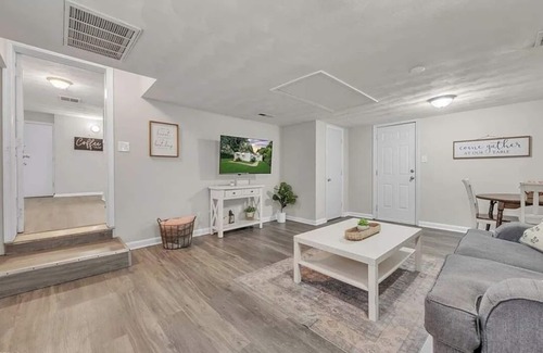 Portsmouth Apartment | Charming apartment with AC and WiFi in beautiful Portsmouth