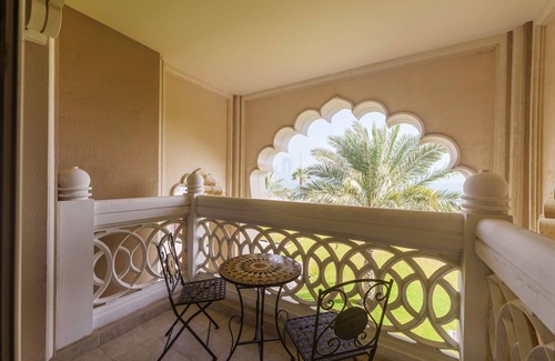 Palm Jumeirah Apartment | Charming Apt with Arabesque Sea View on the Palm Jumeirah