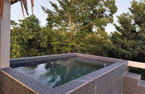 Dangriga Apartment | Charming apt with rooftop palapa bar & splash pool