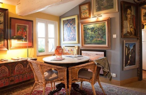 Nimes City Centre Apartment | Charming artist apartment, Place de la Maison Carrée (Unesco Site).