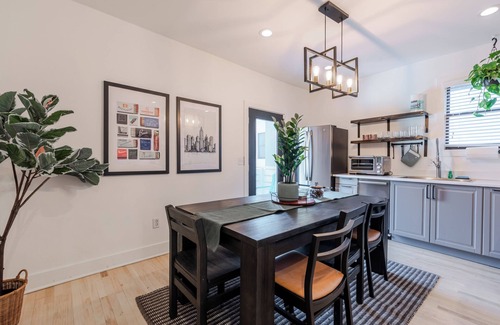Edgewood House | Charming ATL Bungalow Close to Popular Attractions! Fast Fiber Internet and Cozy