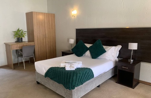 Germiston Bed & Breakfast | Charming B&B with WiFi in Enchanting Germiston