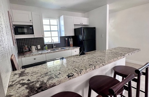 Lake Ridge Cottage | Charming backyard cottage in Ft Lauderdale w/backyard BBQ and fire pit