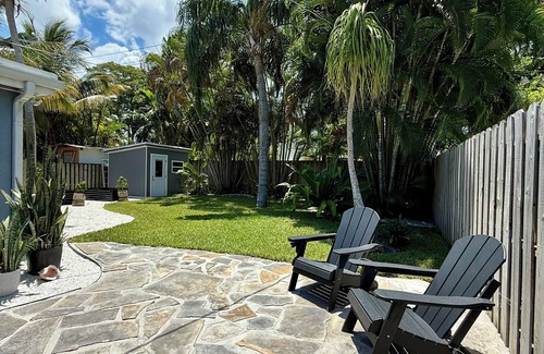 Lake Ridge Cottage | Charming backyard cottage in Ft Lauderdale w/backyard BBQ and fire pit