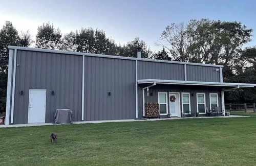 Lonoke House | Charming Barndominium sits on 20 acres in Lonoke, AR.