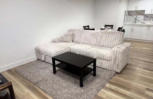 Southeast Edmonton House | Charming Basement Suite