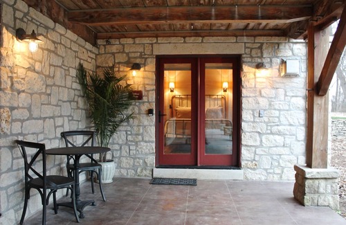 Manhattan Apartment | Charming Bed & Bath Suite Available Nightly