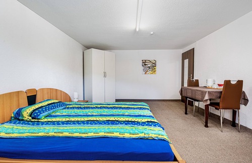 Badalona Bed & Breakfast | Charming bed & breakfast in delightful Badalona with AC, WiFi