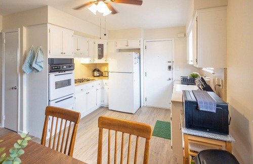 Belleville Apartment | Charming Belleville 1 Bed Pets OK, Parking, Laundry, Fios, Safe, Dog Park Nearby