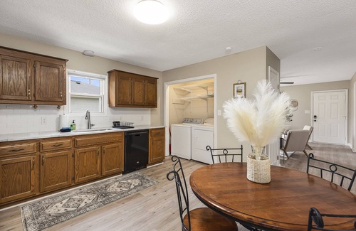 Belmont Historic District House | Charming Belmont Bungalow - 5 Min Walk to Downtown