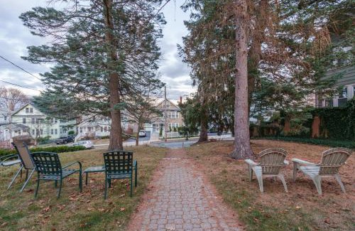 Waverly Apartment | Charming Belmont Condo Near Boston condo