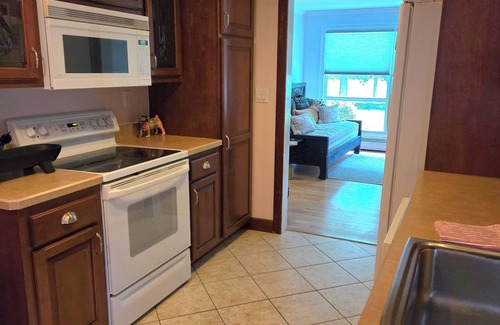 Bloomfield Apartment | Charming Bloomfield Bungalow 1-bedroom apartment in gorgeous Bloomfield CT WiFi