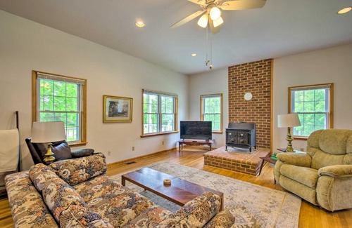 Boydton House | Charming Boydton Retreat about 5 Mi to Kerr Lake!