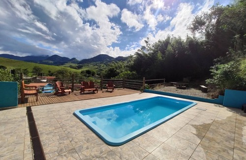 Sao Bento do Sapucai Cottage | Charming 2-bedroom cottage in wonderful São Bento do Sapucaí with WiFi