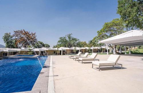 Cajititlan Hotel | Charming Bungalow Cajititlan 2 Beds