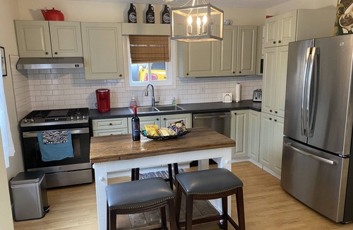 Elora House | Charming Bungalow in the Heart of Elora