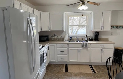 Arthur House | Charming Bungalow Nestled in the Heart of Amish Country!
