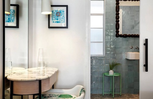 Old Town Hotel | Charming Bungalow Perfect for Families! Free Breakfast and Pool Access