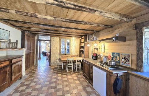 Champagnac-de-Belair Cottage | Charming cottage with green courtyard, near river
