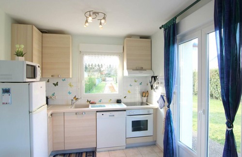 Saint-Jean-le-Thomas Cottage | Charming Coastal Villa with Private Garden, Terrace & Fireplace in Saint-Jean-le-Thomas