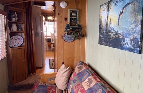 Big Bear Lake House | Charming cabin close to the lake and downtown