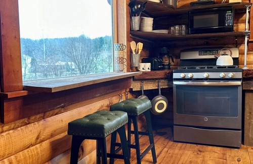 Coshocton Cabin | Charming Cabin Getaway with Pond, Kayaks + Creek