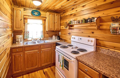 Statts Mills Cabin | Charming cabin in scenic Statts Mills