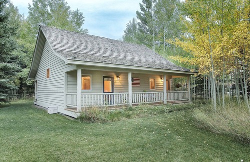 Wilson House | Charming Cabin in Wilson. Available Long Term Only. Pet Friendly!